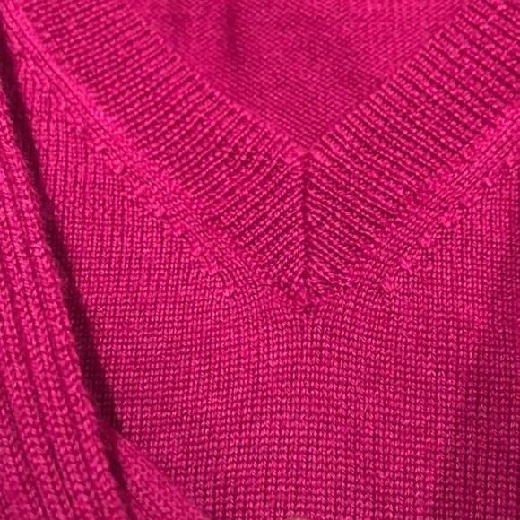Trina TURK 100% Merino Wool Twist V-Neck Sweater - Picture 7 of 13